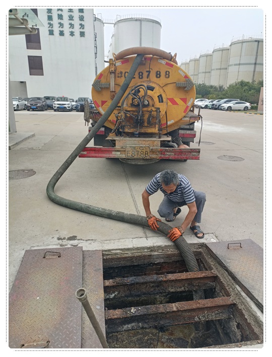 定城镇隔油池清掏